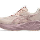 Chaussure de course ASICS Novablast 5 avec amorti FF BLAST™ MAX, mesh respirant et semelle rebondissante – vue de profil