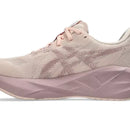 Chaussure de course ASICS Novablast 5 avec amorti FF BLAST™ MAX, mesh respirant et semelle rebondissante – vue de profil