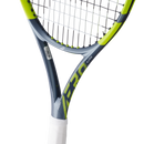 Raquette de tennis Babbolat Pure Aero Lite vue de profil avec cadre aérodynamique Aeromodular4 et plan de cordage 16x19 conçu pour générer un topspin puissant avec une grande maniabilité.