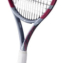 Raquette Babolat Evo Aero Lite Pink Gen2 cordée avec design rose et technologie anti-vibrations pour confort et spin facile