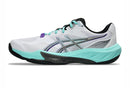 Chaussures d'intérieur Asics SKY ELITE™ FF 4 avec amorti FF BLAST™ MAX, technologie RISETRUSS™ et système DYNALACING™ offrant puissance, stabilité et confort pour les sports de terrain intérieur.