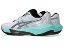 Chaussures d'intérieur Asics SKY ELITE™ FF 4 avec amorti FF BLAST™ MAX, technologie RISETRUSS™ et système DYNALACING™ offrant puissance, stabilité et confort pour les sports de terrain intérieur.
