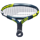 Raquette de tennis Babolat Aero Junior 25 cordée avec cadre léger graphite et tête aluminium, conçue pour enfants de 130 à 140 cm recherchant puissance et spin.