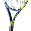 Raquette de tennis Babolat Aero Junior 25 cordée avec cadre léger graphite et tête aluminium, conçue pour enfants de 130 à 140 cm recherchant puissance et spin.