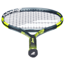 Raquette de tennis Babolat Carlitos Junior 23 cordée avec cadre aluminium léger et plan de cordage 16x16, conçue pour enfants débutant le tennis.