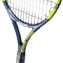 Raquette de tennis Babolat Carlitos Junior 23 cordée avec cadre aluminium léger et plan de cordage 16x16, conçue pour enfants débutant le tennis.