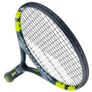 Raquette de tennis Babolat Carlitos Junior 26 cordée avec cadre aluminium léger et tamis 100 po², conçue pour enfants de 9 à 11 ans débutant le tennis.