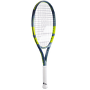 Raquette de tennis Babolat Pure Aero Junior 25 cordée avec cadre aérodynamique et plan de cordage ouvert 16x17, conçue pour jeunes joueurs recherchant spin et contrôle.
