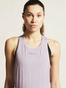 Débardeur Craft ADV Essence Singlet 2 Aster pour femme avec dos nageur, panneaux en maille respirants et tissu en polyester recyclé