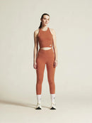 Débardeur court Craft Collective Cropped Singlet pour femme avec bretelles croisées au dos et tissu ultra doux effet peau de pêche