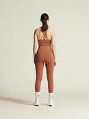 Débardeur court Craft Collective Cropped Singlet pour femme avec bretelles croisées au dos et tissu ultra doux effet peau de pêche