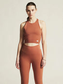 Débardeur court Craft Collective Cropped Singlet pour femme avec bretelles croisées au dos et tissu ultra doux effet peau de pêche