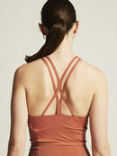 Débardeur court Craft Collective Cropped Singlet pour femme avec bretelles croisées au dos et tissu ultra doux effet peau de pêche