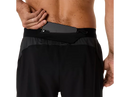 Short de course Asics ROAD 7 po pour homme avec technologie ACTIBREEZE™, tissu extensible à séchage rapide, poche zippée pour téléphone et détails réfléchissants pour les entraînements et les longues sorties.