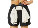 Short de course Asics ROAD 3.5 po pour femme avec tissu à séchage rapide, trois poches intégrées à la ceinture, boucle de rangement et détails réfléchissants pour la course sur route et l'entraînement.