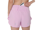 Short de course Asics ROAD 3.5 po pour femme avec tissu à séchage rapide, trois poches intégrées à la ceinture, boucle de rangement et détails réfléchissants pour la course sur route et l'entraînement.