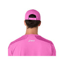 Casquette ASICS Performance pour tennis et padel avec zones perforées respirantes, fermeture ajustable et logo ASICS en silicone