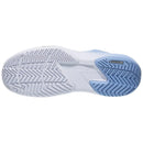 Chaussure de tennis Babolat SFX 4 vue de côté, montrant la semelle Michelin Premium et la tige respirante. Modèle all court avec coupe large, amorti Extra Cush et semelle OrthoLite pour confort maximal, stabilité et absorption des chocs pendant le jeu.