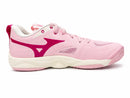 Chaussures de volleyball Mizuno Wave Momentum Elite blanches et corail offrant stabilité, amorti et adhérence sur le terrain