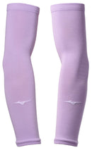 Manchons de volleyball Mizuno noirs couvrant le biceps et l’avant-bras pour la protection et le confort.