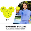 Paquet de 3 balles de pickleball Franklin Silent Serve en mousse jaune conçues pour réduire le bruit tout en conservant une sensation de jeu naturelle