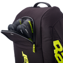 Sac de tennis Babolat RH12 Pure Aero avec trois compartiments pour douze raquettes, compartiment chaussures transparent et tissu déperlant, conçu pour transporter tout l’équipement de tennis.