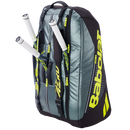 Sac de tennis Babolat RH12 Pure Aero avec trois compartiments pour douze raquettes, compartiment chaussures transparent et tissu déperlant, conçu pour transporter tout l’équipement de tennis.