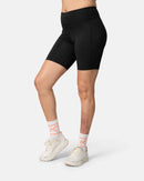 Short femme Kari Traa Ava 8 pouces noir avec taille large élastique et poche latérale