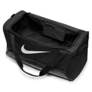 Sac de sport Nike Brasilia 9.5 grande taille avec compartiment chaussures, poches extérieures et fond enduit, conçu pour transporter l’équipement d’entraînement.