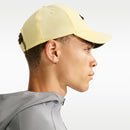 Casquette Nike Dri-FIT Club Swoosh structurée avec fermeture ajustable et tissu respirant anti-transpirant