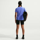 Haut Nike One Classic Dri-FIT femme manches courtes avec tissu léger respirant et logo réfléchissant