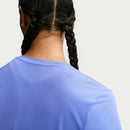 Haut Nike One Classic Dri-FIT femme manches courtes avec tissu léger respirant et logo réfléchissant