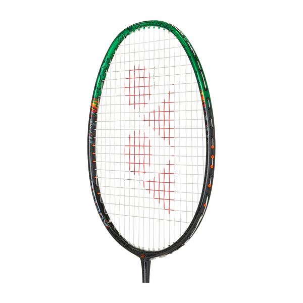 Raquette de badminton Yonex Astrox 99 Game avec tête isométrique, équilibre en tête et design pour joueurs offensifs puissants.