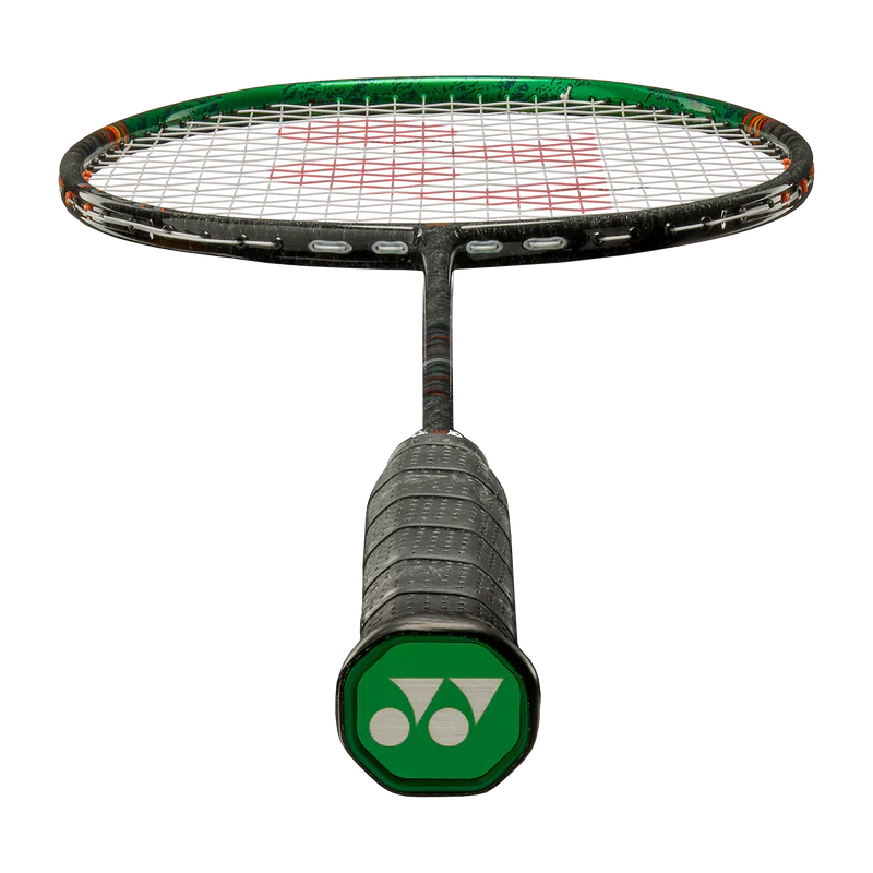 Raquette de badminton Yonex Astrox 99 Game avec tête isométrique, équilibre en tête et design pour joueurs offensifs puissants.