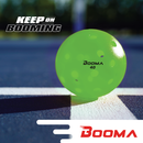 Ensemble Booma Pickleball 2 Joueurs comprenant deux raquettes Lightspeed Carbon Series en fibre de carbone, quatre balles homologuées USA Pickleball et un sac de transport multifonction avec plusieurs compartiments.
