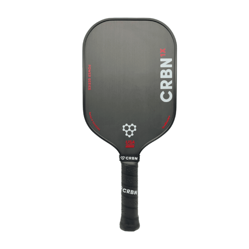 Raquette de pickleball CRBN 1X – format allongé, surface carbone T700, manche rigide monobloc, pour joueurs compétitifs recherchant puissance et spin.
