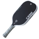 Raquette CRBN 4  TruFoam Genesis – surface carbone brute, cœur mousse TruFoam, forme hybride AeroCurve, pour pickleball de compétition.