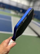 Protecteur de contour Vinyl Styles Edge Guard Electra Blue pour raquette de pickleball.