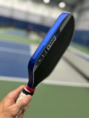 Protecteur de contour Vinyl Styles Edge Guard Electra Blue pour raquette de pickleball.
