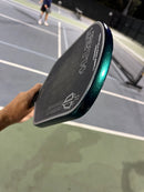 Protecteur de contour Vinyl Styles Edge Guard Emerald Flash pour raquette de pickleball.