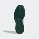 chaussure de pickleball adidas avec mesh respirant et semelle adiwear pour traction sur court dur