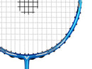 Raquette de badminton Victor Jetspeed S 12TD Bleu avec cadre AERO-SWORD, carbone PYROFIL et technologie NANO TEC pour plus de vitesse et de contrôle.