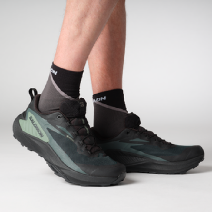 Chaussure de trail Salomon Genesis GTX sur sentier rocheux