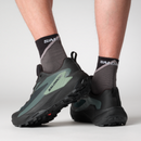 Chaussure de trail Salomon Genesis GTX sur sentier rocheux