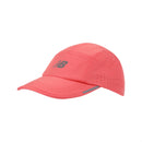 Casquette New Balance 5 Panel Performance Hat V2.0 noire pour la course à pied avec technologie NB DRY et détails réfléchissants.