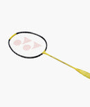 Raquette de badminton Yonex NANOFLARE 1000 TOUR en tête légère conçue pour offrir vitesse, maniabilité et puissance explosive