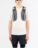 Veste d'hydratation Salomon ADV Skin 12 Gradient de 12 litres avec deux flasques souples de 500 ml, design exclusif à graphismes sublimés et nombreux compartiments pour l'ultra-trail et les longues aventures en montagne.