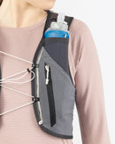 Veste d'hydratation Salomon ADV Skin 12 Gradient de 12 litres avec deux flasques souples de 500 ml, design exclusif à graphismes sublimés et nombreux compartiments pour l'ultra-trail et les longues aventures en montagne.