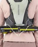 Veste d'hydratation Salomon ADV Skin 12 Gradient de 12 litres avec deux flasques souples de 500 ml, design exclusif à graphismes sublimés et nombreux compartiments pour l'ultra-trail et les longues aventures en montagne.