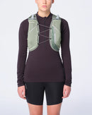 Veste d'hydratation Salomon Active Skin 8 de 8 litres avec deux flasques souples de 500 ml, technologie SensiFit™ et nombreuses poches de rangement pour le trail running et les longues distances.